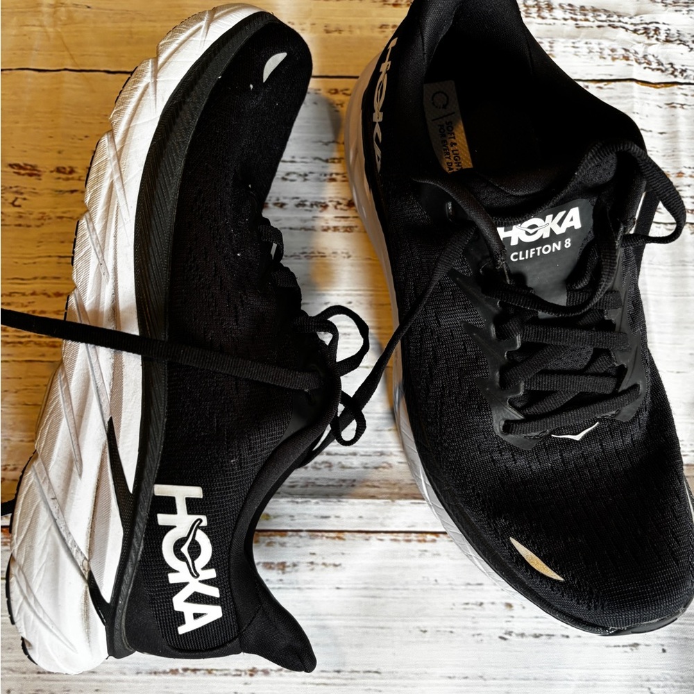 Hoka Clifton 8 Running Shoes Black/White Women’s 7.5B and